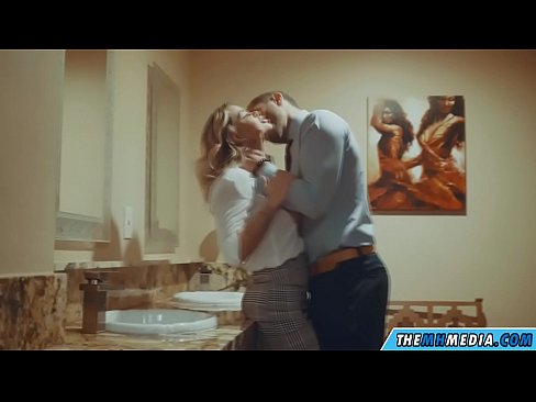 ❤️ Kui rinnakas blondiin võrgutab sind avalikus tualettruumis ❤️❌ Porno at us et.eviewporn.ru